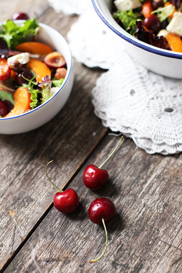 Rezept Sommersalat mit gegrillten Kirschen, Aprikosen, Feta und Haselnüsse